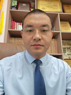 杨立根律师